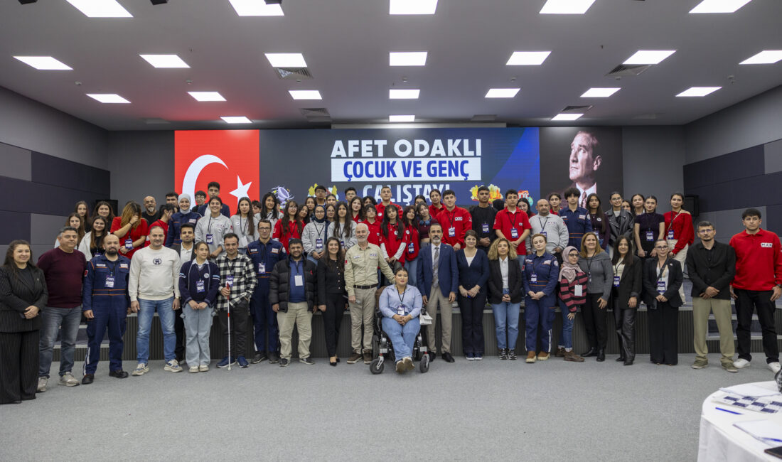 MERSİN BÜYÜKŞEHİR, AFETLERE DİRENÇLİ MERSİN İÇİN ÇALIŞTAY DÜZENLEDİ Mersin Büyükşehir Belediyesi tarafından düzenlenen ‘Afet Odaklı Çocuk ve Genç Çalıştayı’,
