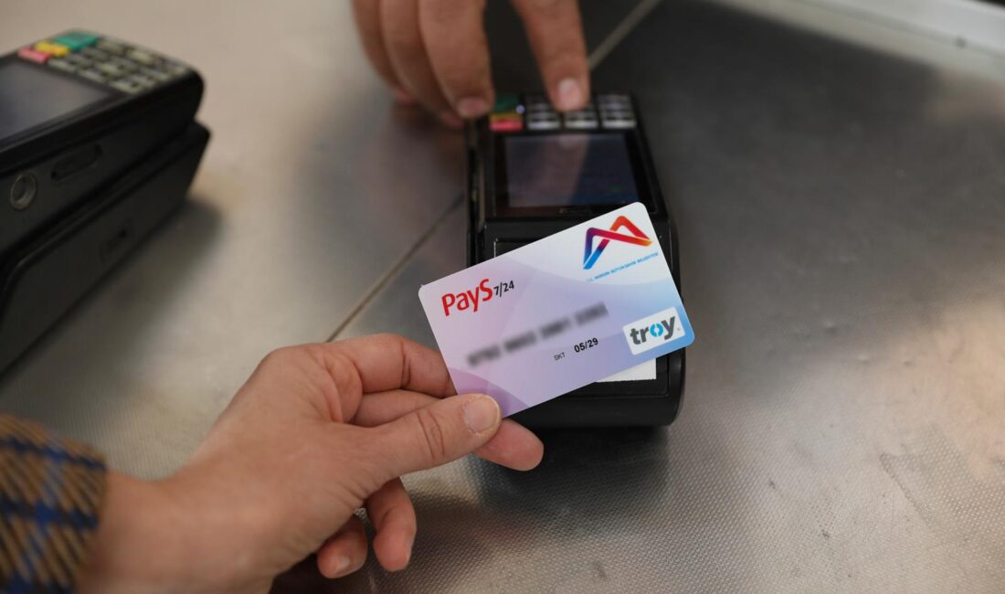 MERSİN BÜYÜKŞEHİR, HALK KART VE ÖĞRENİM YARDIMI TUTARLARINI HESAPLARA YATIRDI Mersin Büyükşehir Belediyesi; ihtiyaç sahibi vatandaşlara sunduğu desteklerine aralıksız devam