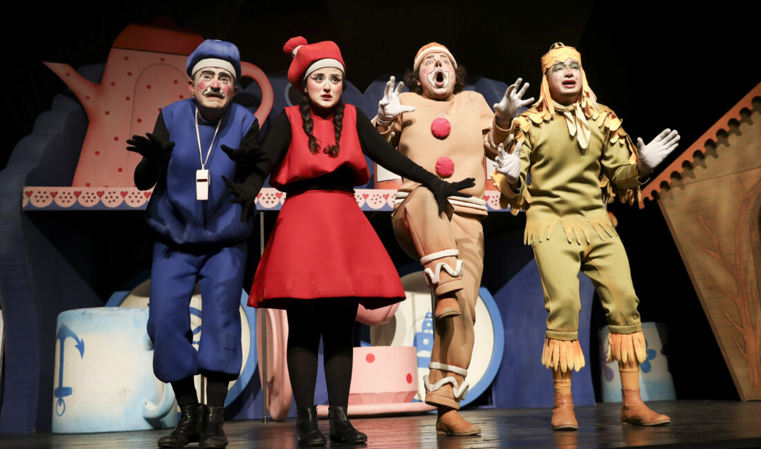 Mersin Büyükşehir Belediyesi Şehir Tiyatrosu, çocuklara tiyatro sevgisi aşılamaya devam