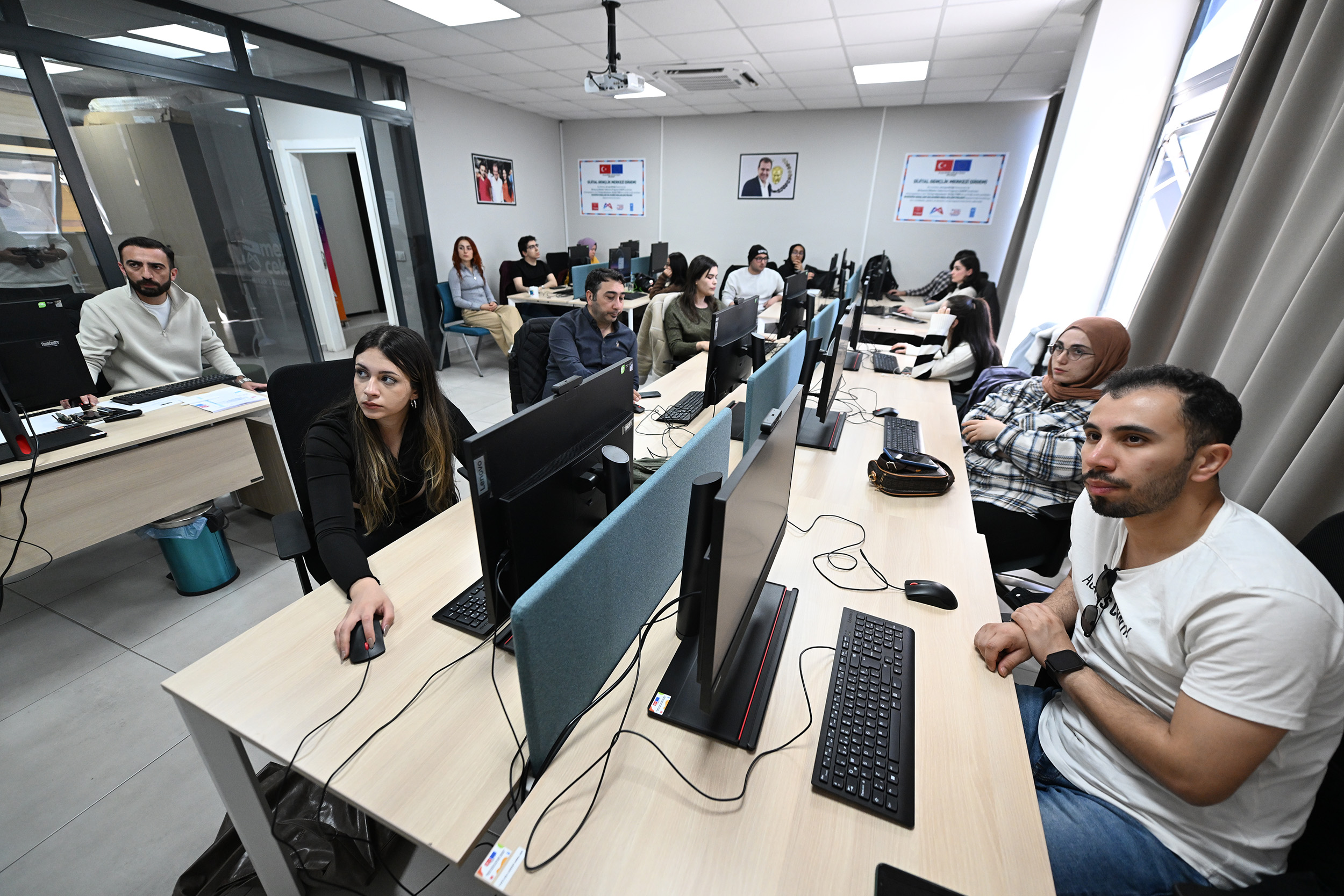 MERSİN BÜYÜKŞEHİR’DEN GENÇLERE YAPAY ZEKA VE VERİ ANALİZİ EĞİTİMİ