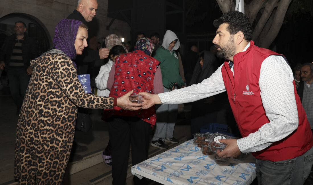 Mersin Büyükşehir Belediyesi, Kadir Gecesi dolayısıyla kentin farklı noktalarında vatandaşlara