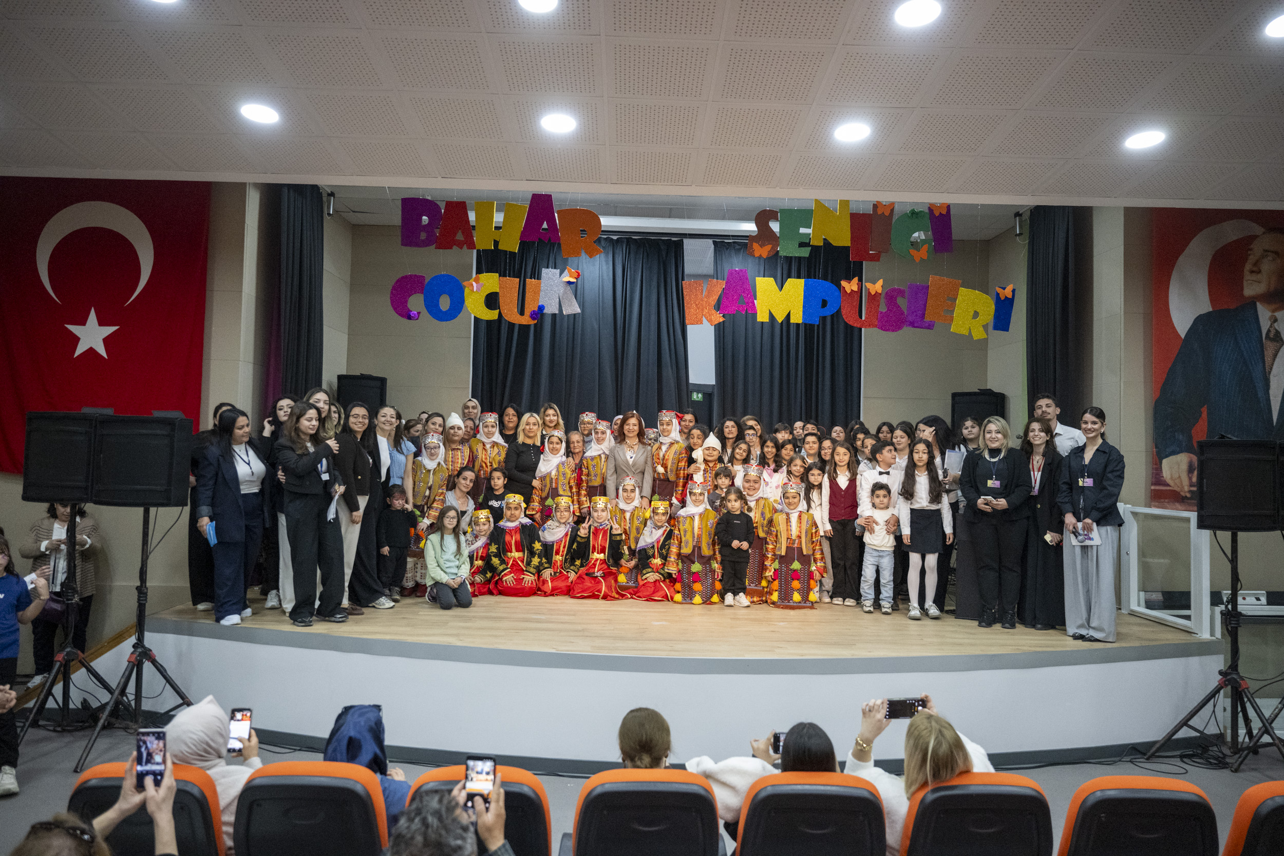 MERAL SEÇER, BAHAR ŞENLİĞİ’NDE ÇOCUKLARIN NEŞESİNE ORTAK OLDU