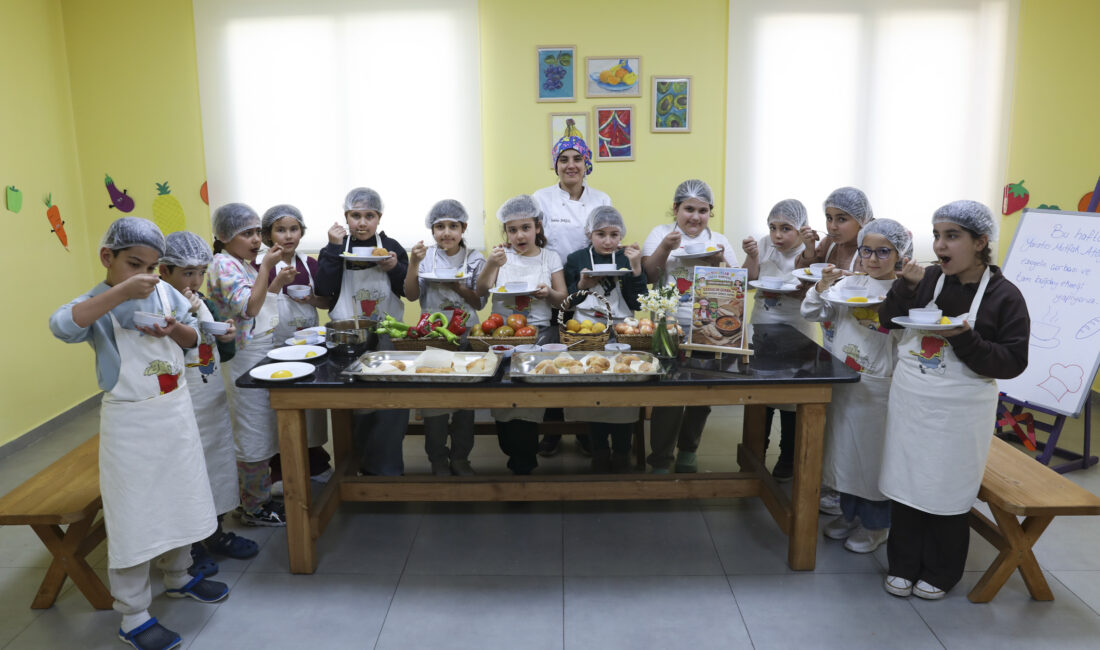 MERSİN BÜYÜKŞEHİR’İN MUTFAK ATÖLYESİ ÇOCUKLARA YENİ BECERİLER KAZANDIRIYOR Mersin Büyükşehir Belediyesi’nin Toroslar Çocuk Kampüsü’nde düzenlenen Mutfak Atölyesi’nde çocuklar,