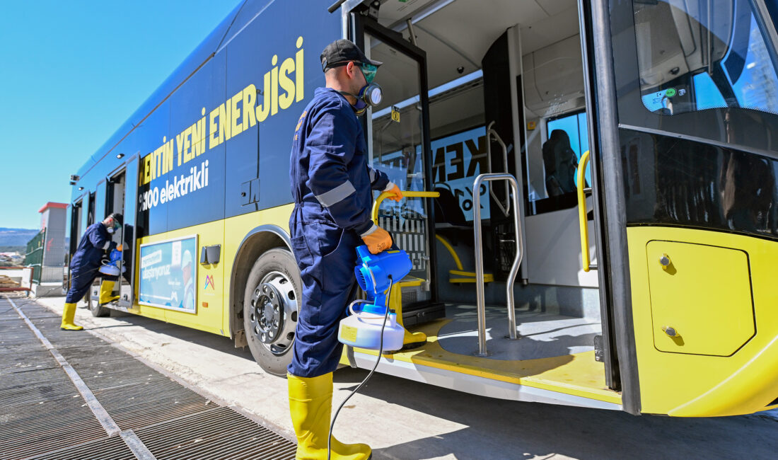 Mersin Büyükşehir Belediyesi ekipleri, toplu taşıma araçlarının gün boyunca güvenli