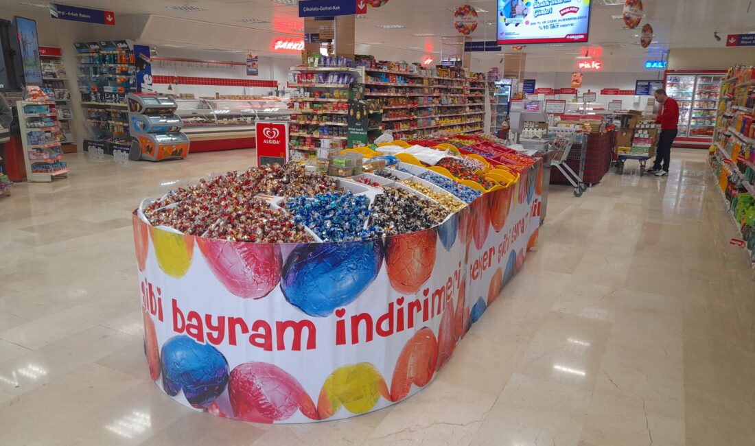 Groseri, Ramazan Bayramı’nı müşterilerine özel ikramlarla kutlamak için hazırlıklarını tamamladı.