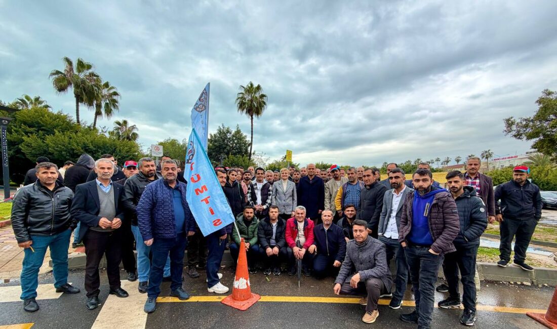 DEM Parti Mersin Milletvekili Perihan Koca, Mersin Limanı’nda 84 gündür