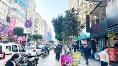 Mersin’de çarşı merkezinde vatandaşlara uzatılan mikrofonda gündem yine ekonomi, gelecek