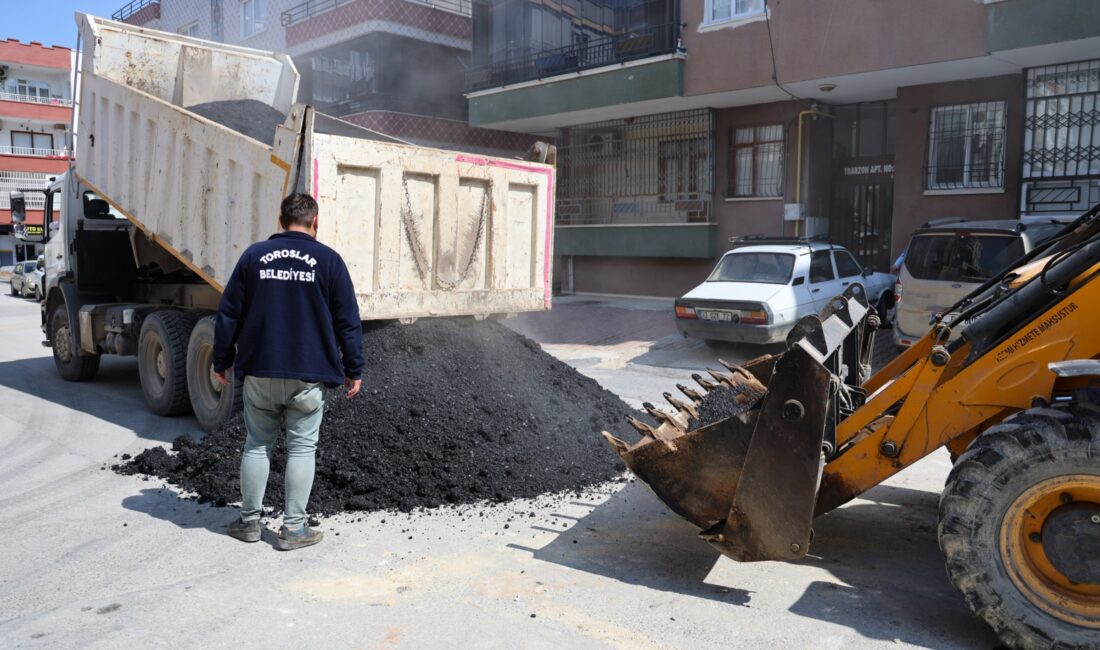 TOROSLAR’DA ASFALT BAKIM VE YENİLEME ÇALIŞMALARI SÜRÜYOR Toroslar Belediyesi, ilçe genelinde vatandaşların güvenli ve rahat bir şekilde