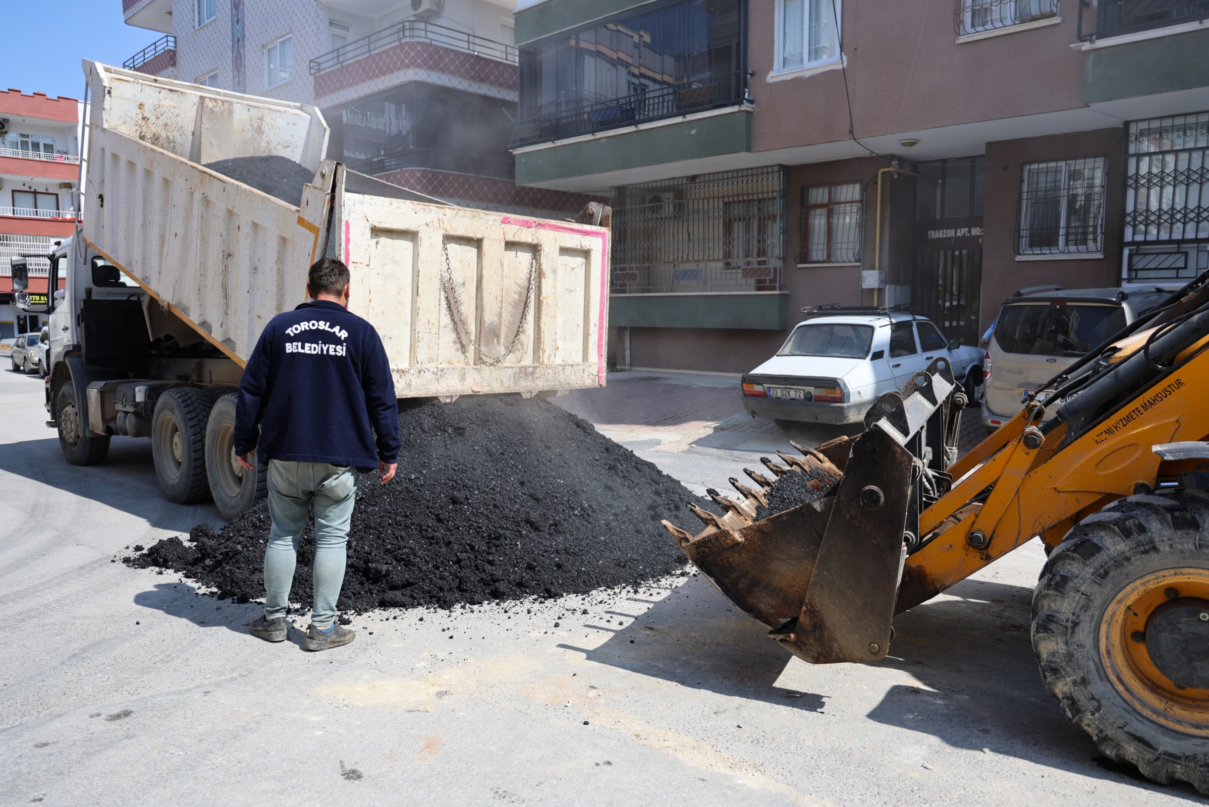 TOROSLAR’DA ASFALT BAKIM VE YENİLEME ÇALIŞMALARI SÜRÜYOR