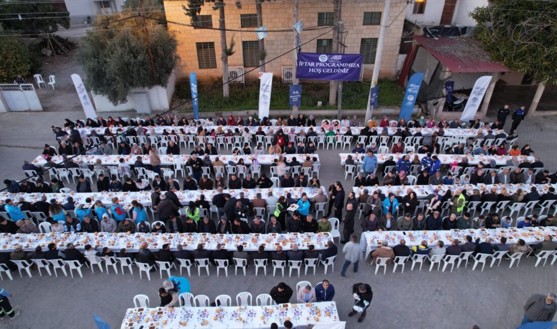 Akdeniz’de Ramazan Bereketi: Bekirde Mahallesi’nde Gönülleri Buluşturan İftar Programı Akdeniz Kaymakamı ve Akdeniz Belediye Başkan V. Zeyit Şener, belediye