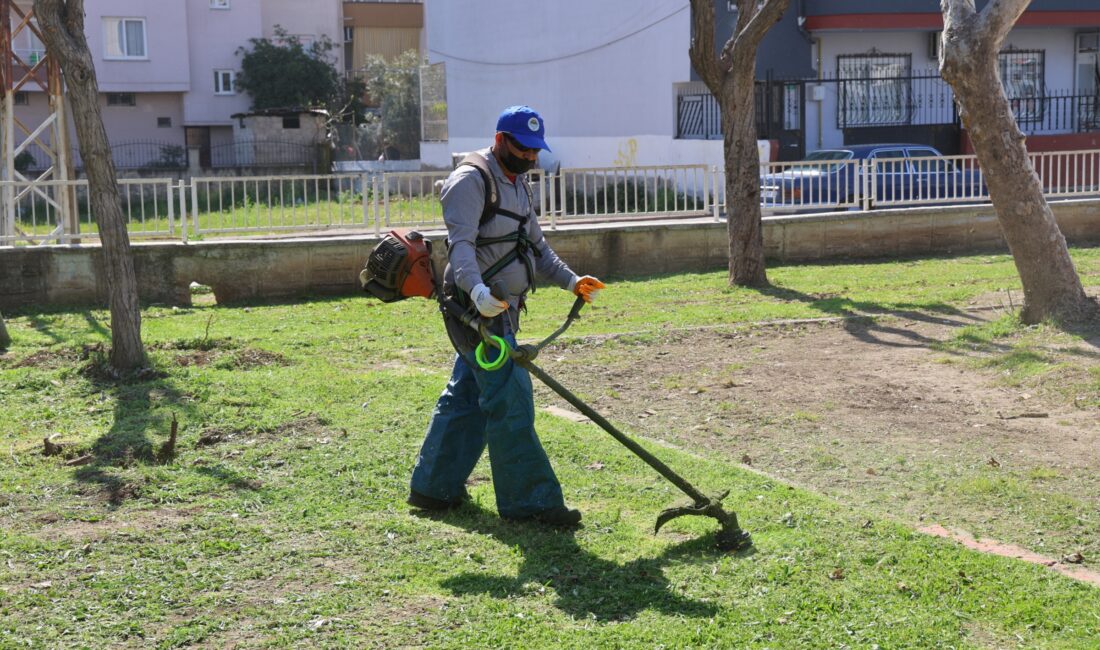 TOROSLAR’DA PARK VE YEŞİL ALANLAR BAKIMDAN GEÇİYOR Daha temiz ve yaşanabilir bir kent hedefiyle çalışmalarını sürdüren Toroslar