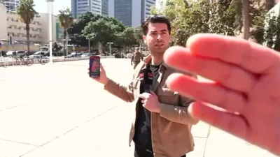 İsrail’de görev yapan CNN Türk muhabiri Emrah Çakmak ile kameraman