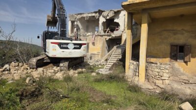 Akdeniz Belediyesi, vatandaşların can ve mal güvenliği için tehlike oluşturan;