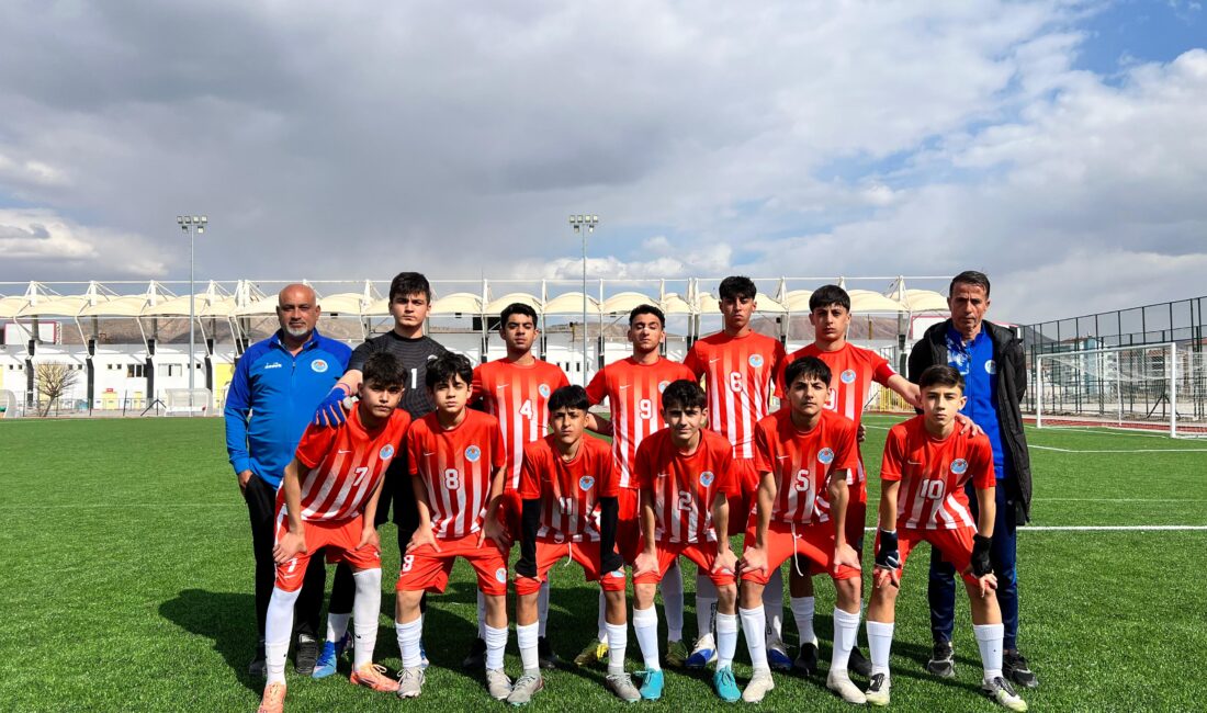 Akdeniz Belediye Spor Kulübü U-14 Futbol Takımı, Aksaray’da düzenlenen Türkiye