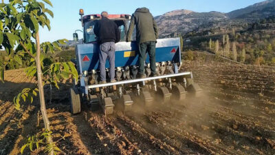 Mersin’in Toroslar ilçesine bağlı Arslanköy’de yapılan sokak röportajında üreticiler, artan