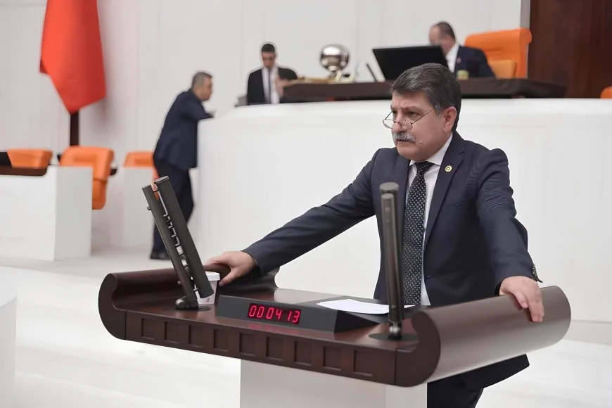 Meclis’te “makam aracı” krizi: Şoförün günlük mesaisi kürsüden okundu Türkiye Büyük Millet Meclisi’nde kamu kaynaklarının kullanımıyla ilgili dikkat çeken