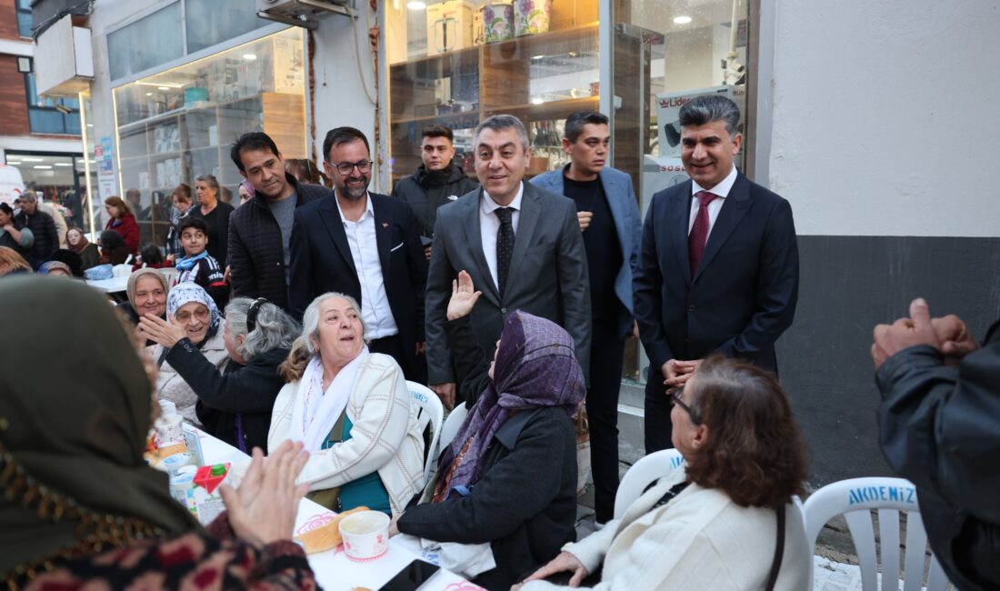 Kiremithane’de Birlik Sofrası: Mersin Protokolü Vatandaşlarla İftar Yaptı Mersin’in Akdeniz ilçesinde Ramazan ayının birlik ve beraberlik ruhunu yansıtan