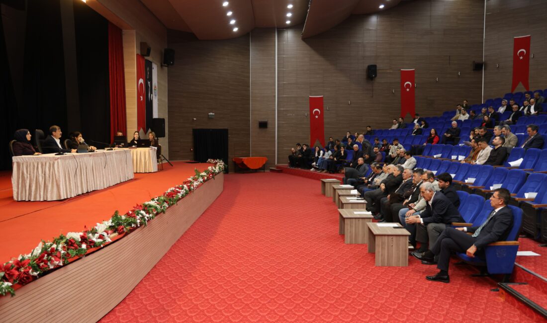 Toroslar Belediyesinin, 2025-2026 eğitim öğretim yılında üniversiteyi yeni kazanan öğrencilere