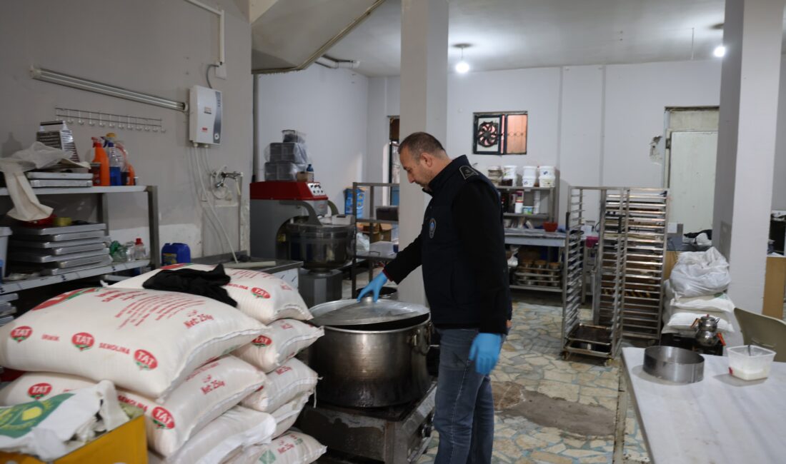 Toroslar Belediyesi Zabıta Müdürlüğü ekipleri, sağlıksız koşullarda merdiven altı pasta