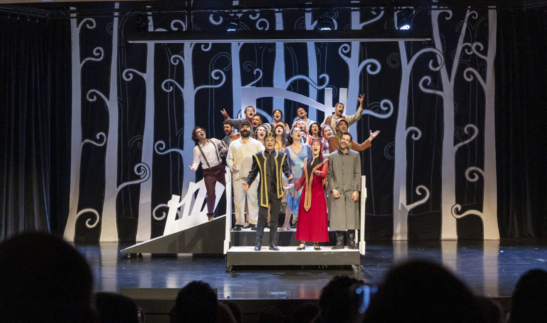 Sanatı ve sanatçıyı destekleyerek Mersinli sanatseverlerle buluşmalarının önünü açan Mersin