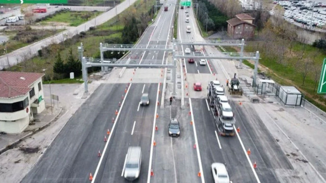 Mersin’de Otoyollarda SGS Dönemi Başlıyor AK Parti Mersin Milletvekili Ali Kıratlı, otoyollardaki gişelerin kaldırılarak Serbest Geçiş