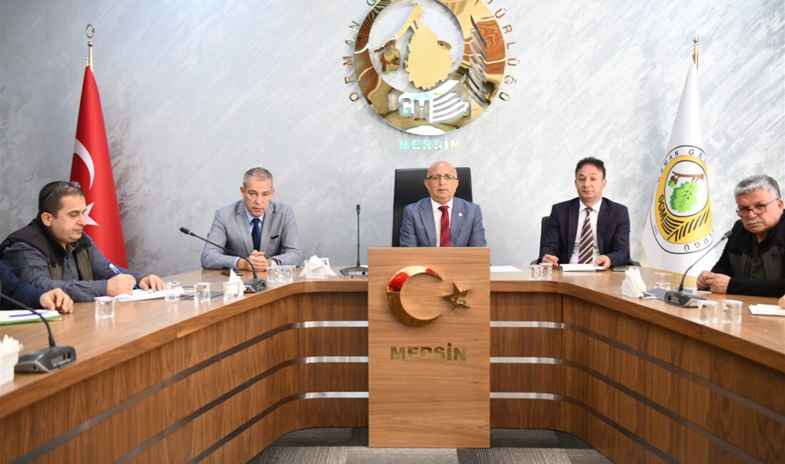 Mersin Orman Bölge Müdürlüğü toplantı salonunda, Orman Genel Müdürlüğümüzün emirleri