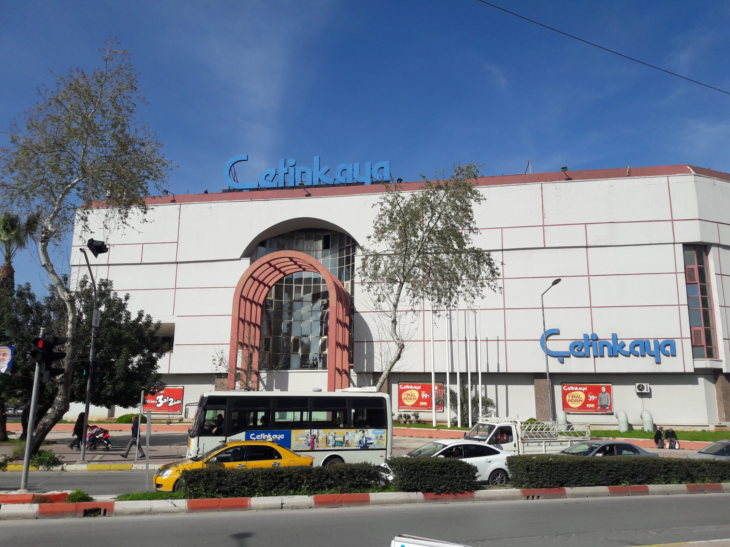 MERSİN’İN KALBİNDE 32 YILLIK GÜVEN YOLCULUĞU: ÇETİNKAYA’DAN MUHTEŞEM YIL DÖNÜMÜ KUTLAMASI