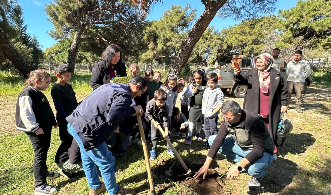 Mersin’in Erdemli ilçesinde, Arpaçbahşiş Atatürk İlkokulu 2/C sınıfı “Sevgi Elçileri”,
