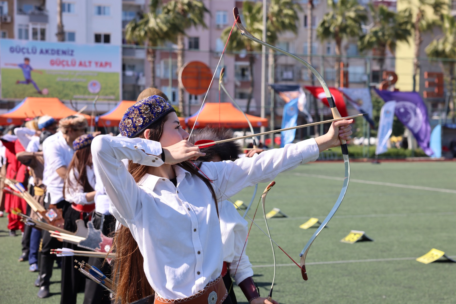 Mersin’de Geleneksel Okçuluk Rüzgarı: Geleceğin Kemankeşlerinden Hedeflere Tam İsabet