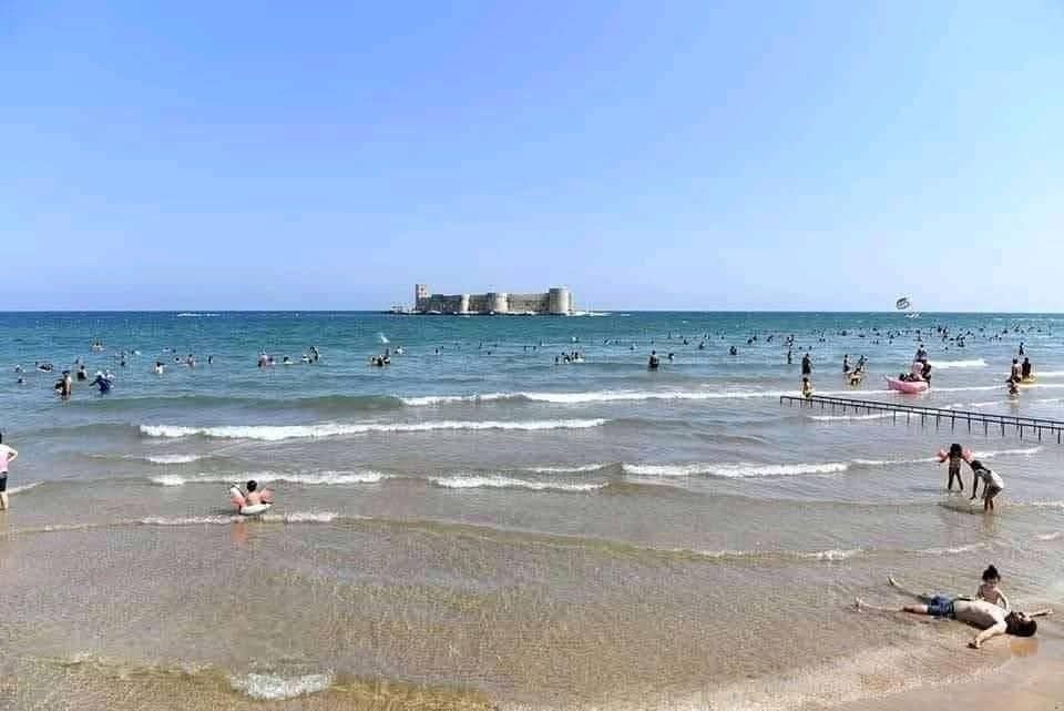 KIZKALESİ’NE YAZ GELDİ Mersin’in gözde turizm merkezlerinden Kızkalesi’nde yaz sezonu kendini iyiden iyiye