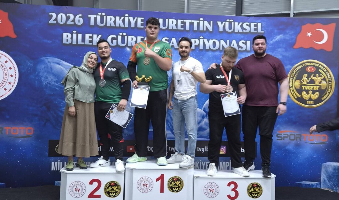 Yalova’da düzenlenen 2026 Türkiye Nurettin Yüksel Bilek Güreşi Şampiyonası’nda Mersinli