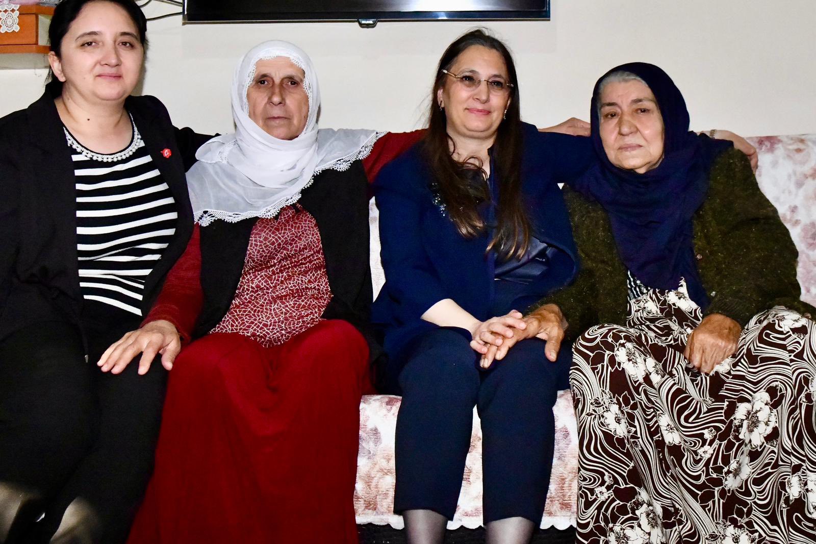 Dudu İrem Toros, Hanse Özcan’ı evinde ziyaret etti