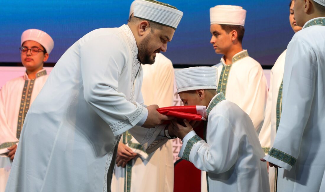 Mersin Valisi Atilla Toros, İl Müftülüğü tarafından düzenlenen Hafızlık İcazet