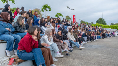 Gençlerin sosyal gelişimlerine katkı sunmak ve iletişim alanındaki becerilerini artırmak