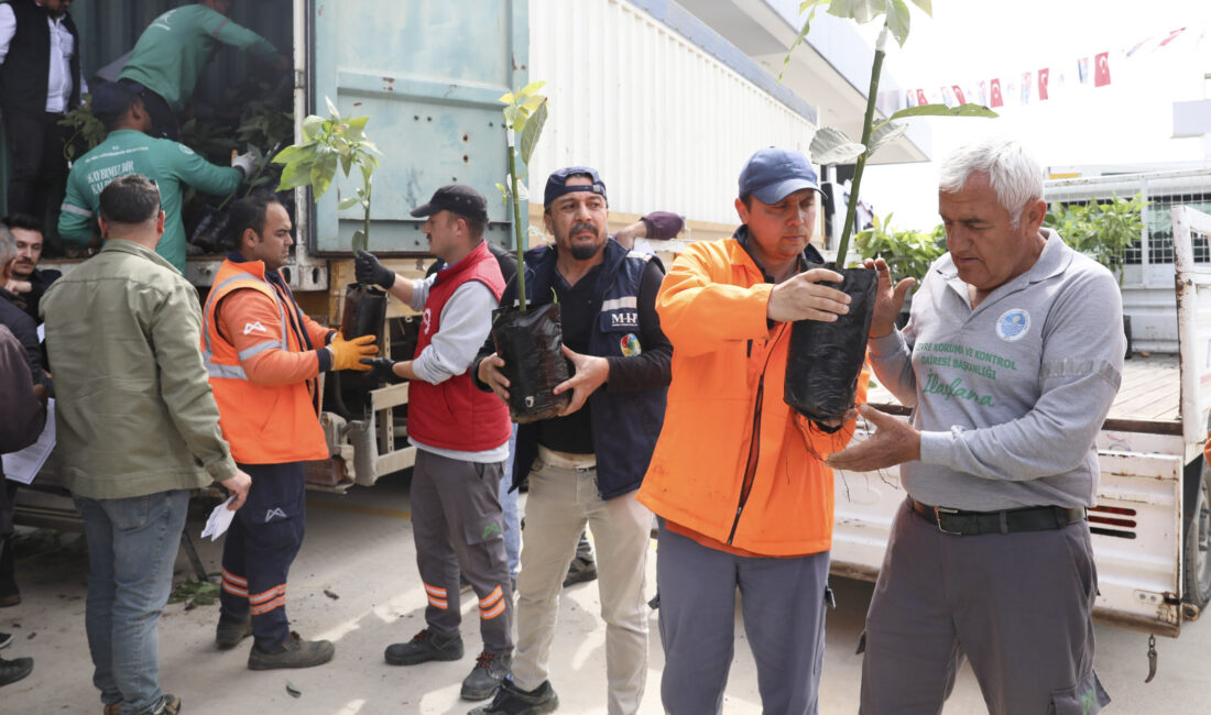 Tarımsal kalkınmanın önünü daha da açmak için çalışmalarını sürdüren Mersin