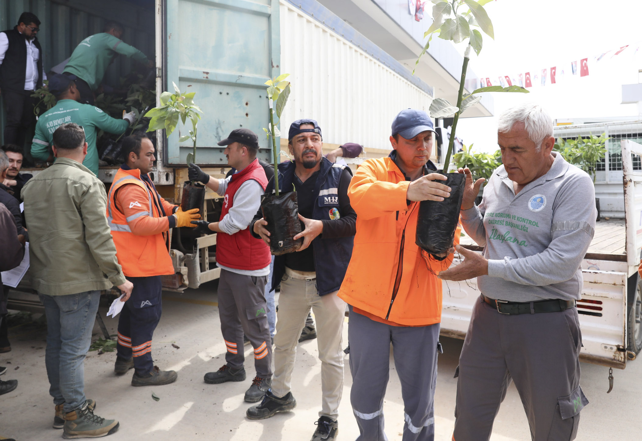 ANAMURLU ÜRETİCİLERİN YÜZÜ MERSİN BÜYÜKŞEHİR İLE GÜLÜYOR