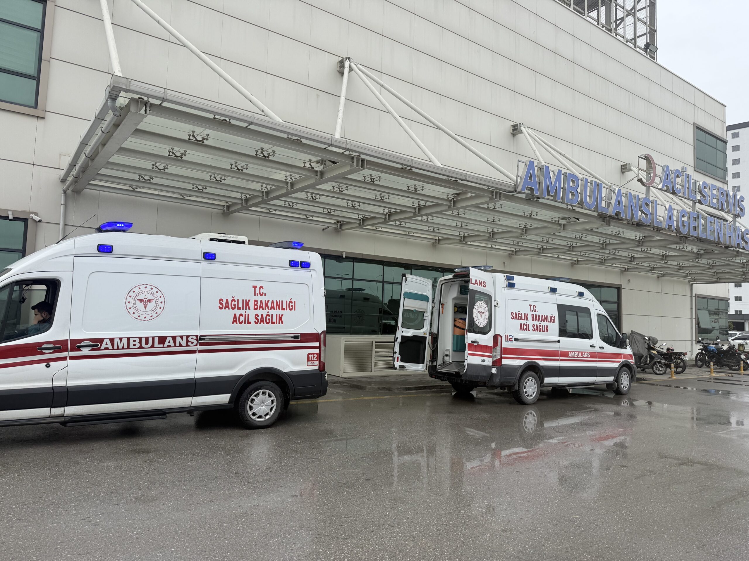 Tarsus’ta 3 öğrenci çiğ köfteden zehirlendi