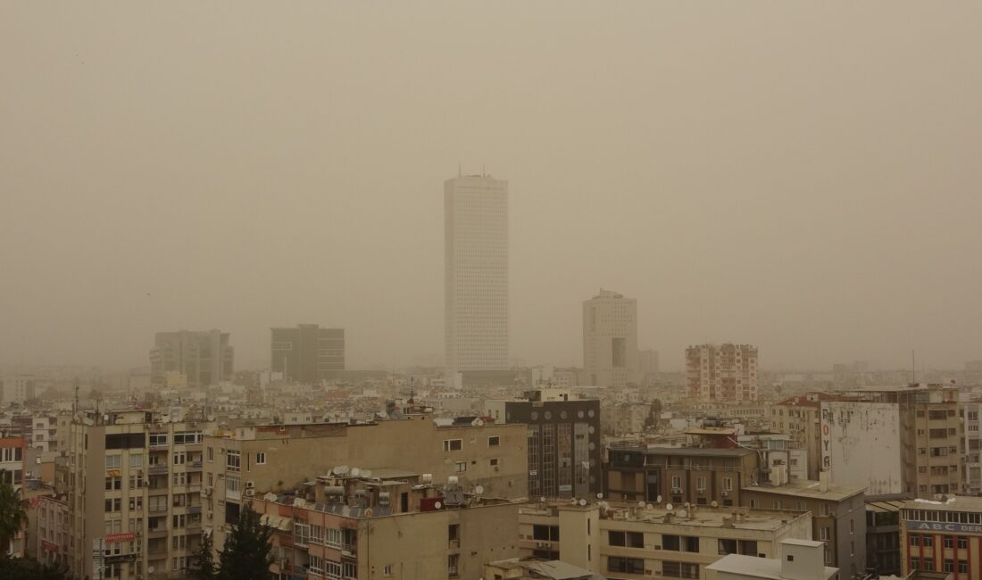 Libya üzerinden kuvvetli rüzgarla birlikte Türkiye’ye giriş yapan toz taşınımı Mersin ve