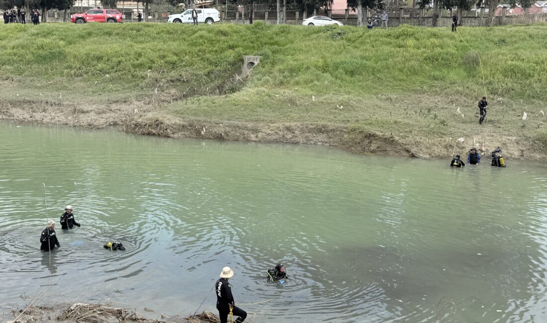 Tarsus’ta ırmakta kaybolan genci arama çalışmaları sürüyor Mersin’in Tarsus ilçesinde Berdan Irmağı’na atladıktan sonra kaybolan 18 yaşındaki