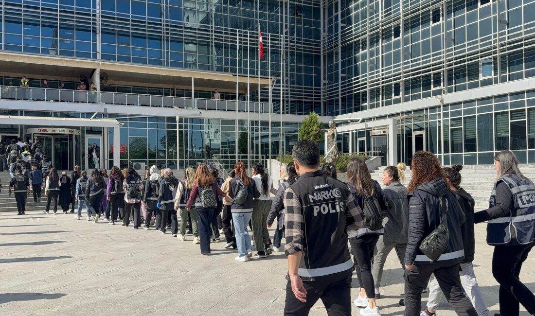 Mersin’in Tarsus ilçesinde uyuşturucu madde ticaretine yönelik düzenlenen kapsamlı operasyonda