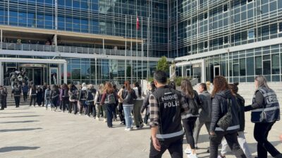 Mersin’in Tarsus ilçesinde uyuşturucu madde ticaretine yönelik düzenlenen kapsamlı operasyonda