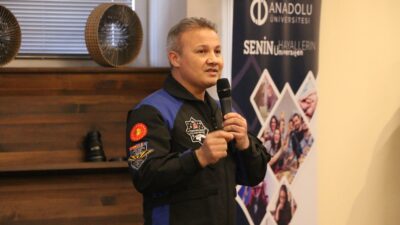 Türkiye’nin ilk astronotu Alper Gezeravcı, Eskişehir Anadolu Üniversitesi’nde düzenlenen söyleşide