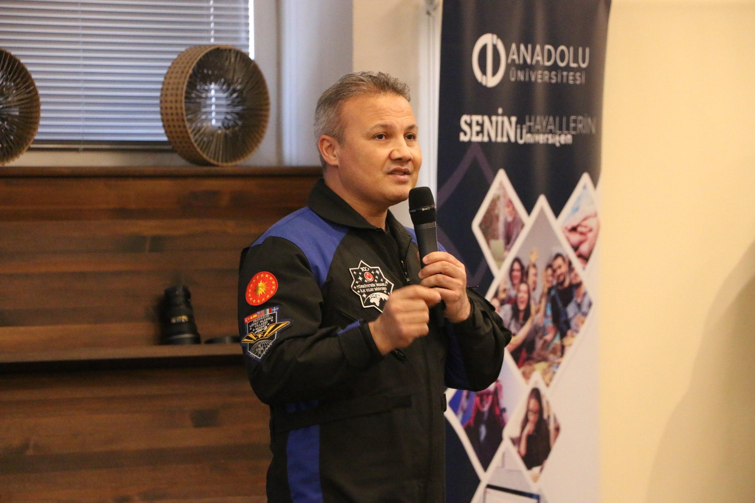 Astronot Alper Gezeravcı Eskişehir’de gençlerle buluştu