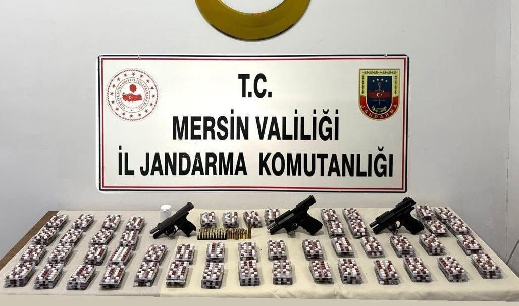 Mersin’de binlerce uyuşturucu hap ele geçirildi Mersin‘de, jandarma ekiplerince uyuşturucu madde ticaretine yönelik yürütülen çalışmada binlerce