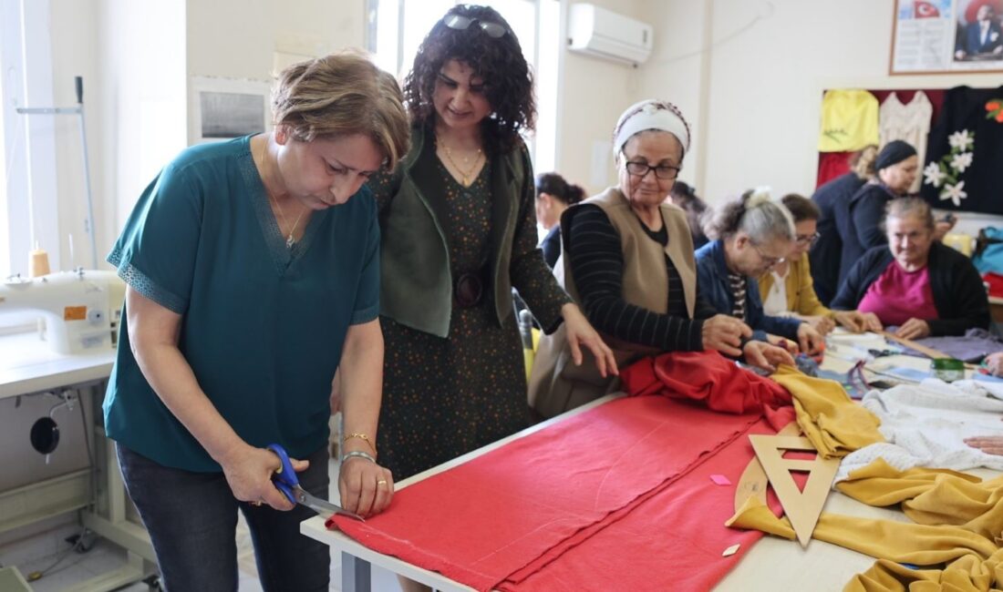 Kansere karşı makine başında mücadele: Kurslar moral oldu Mersin’in Akdeniz ilçesinde onkoloji tedavisi gören 55 yaşındaki Muazzez Canbolat,