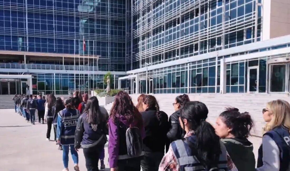 Tarsus’ta narkotik operasyonu: 95 şüpheli deşifre edildi, 40 tutuklama Mersin’in Tarsus ilçesinde narkotik madde ticaretine yönelik düzenlenen operasyonda 95