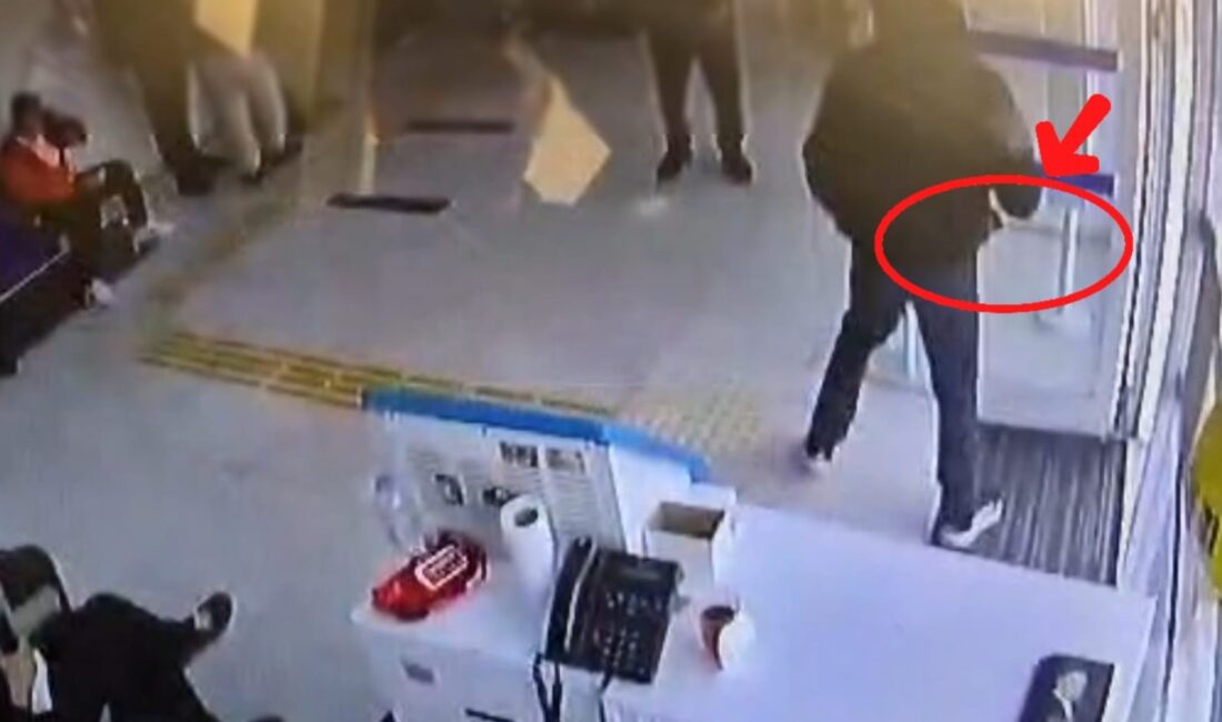 Mersin’de yüzü maskeli ve elinde satırla banka şubesine girerek gasp