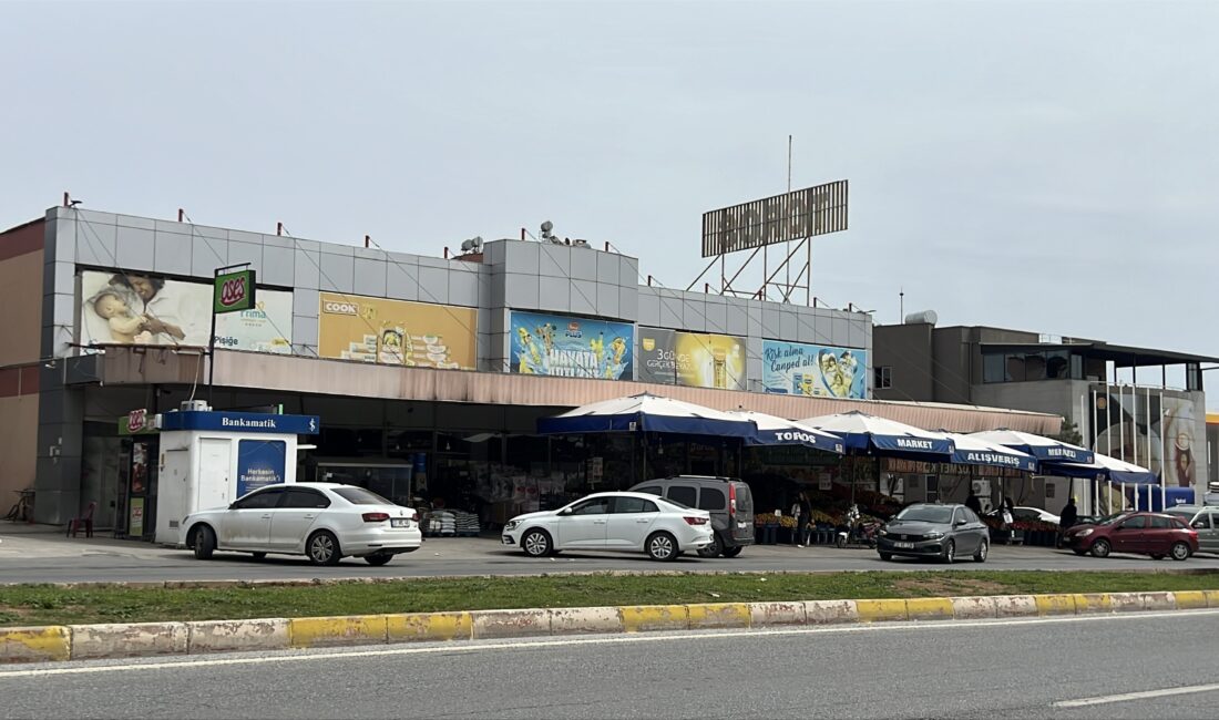 At eti skandalına adı karışan firma yetkilileri, Mersin’deki yolsuzluk operasyonunda gözaltında Mersin’de bu sabah CHP’li Yenişehir Belediyesine düzenlenen ihale yolsuzluğu operasyonu