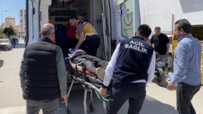 Mersin’in Erdemli ilçesinde motosiklet üzerinde dengesini kaybeden sürücü düşerek yaralandı.