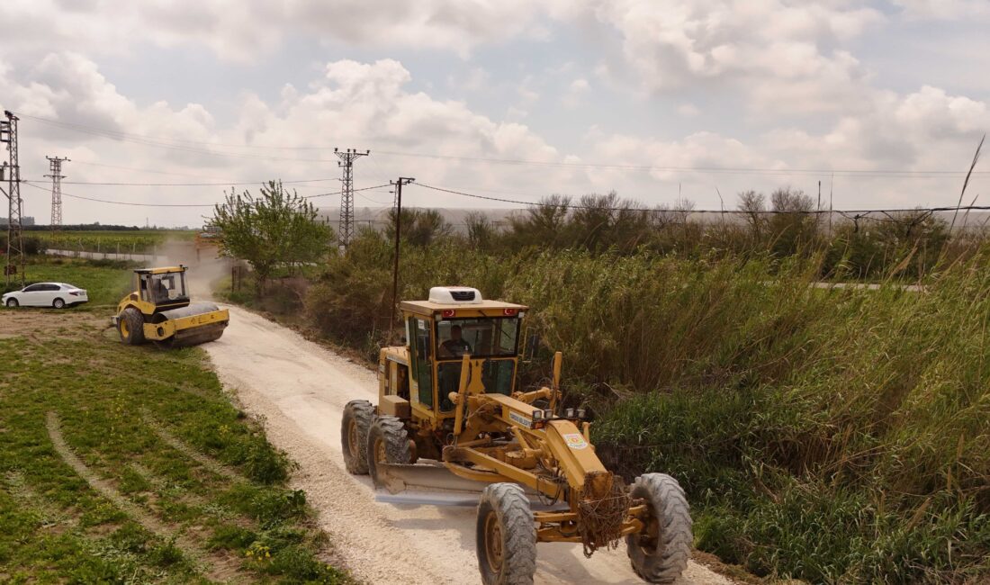 Tarsus’ta yağıştan zarar gören yollar yeniden düzenlendi Mersin‘in Tarsus Belediyesi, yoğun yağışlar nedeniyle bozulan yollarda bakım ve